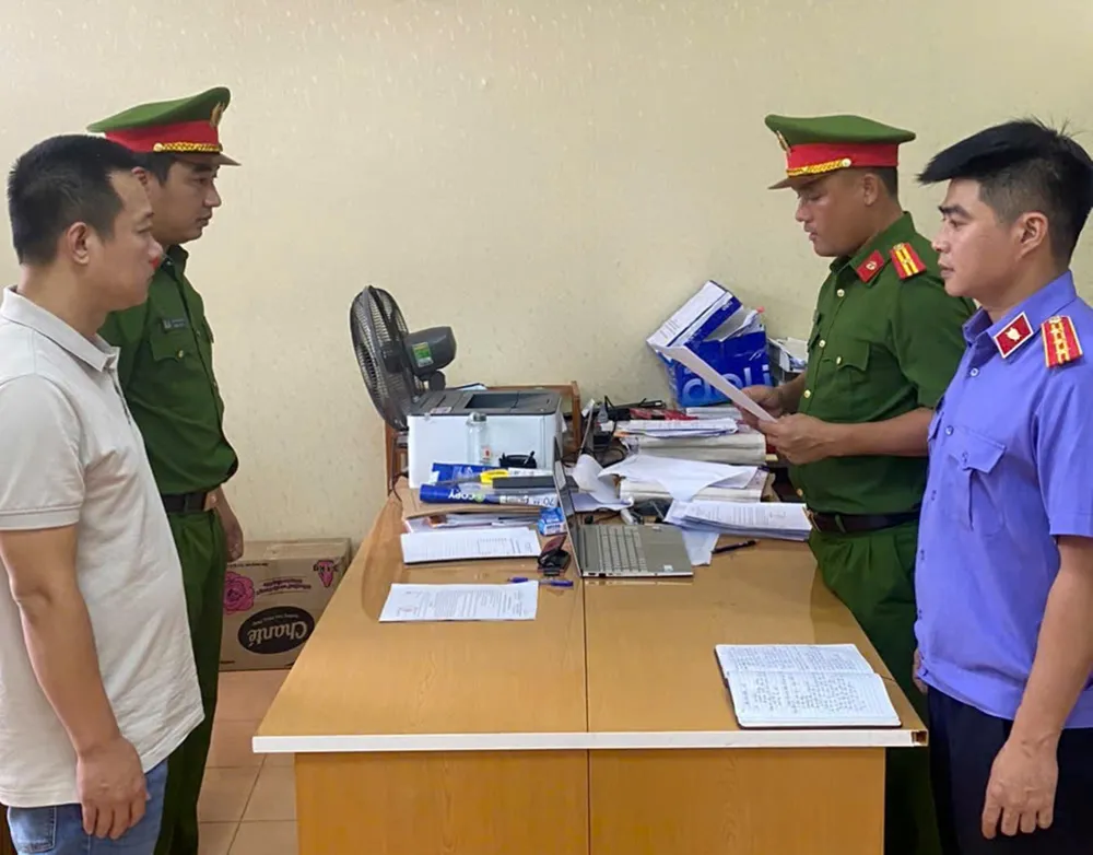 Tống đạt quyết định khởi tố bị can Phạm Trường Giang 