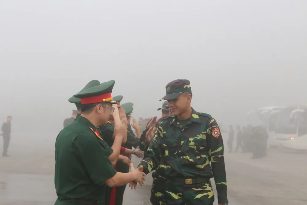 Lãnh đạo Bộ Chỉ huy Quân sự tỉnh Hà Tĩnh và các ngành chức năng đón đoàn z6912862757613_227889e1b4b0882b378d1254ec18efd0.jpg
