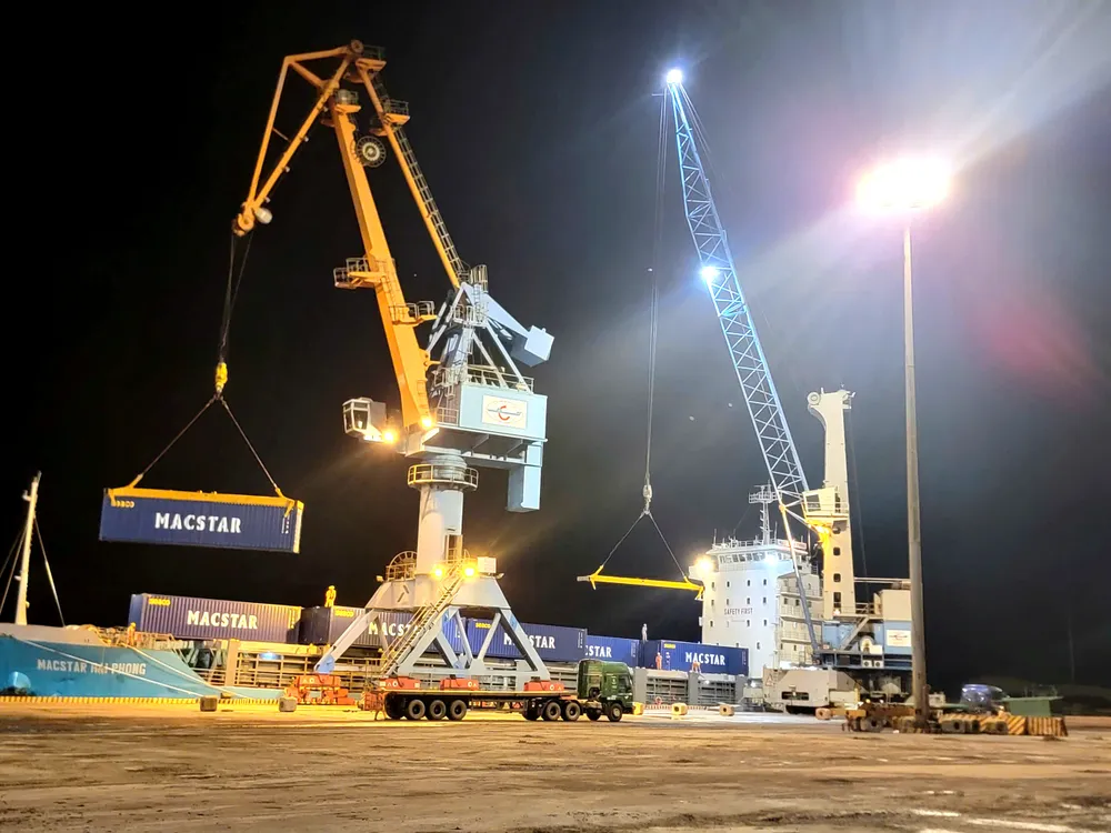 MACSTAR HAI PHONG 선박에서 컨테이너 적재 z6925306538754_37c9571f0a5efb736a1c83e3b1b244f3.jpg