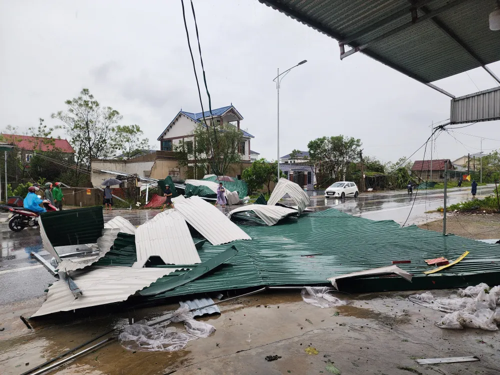 Bão số 5 gây nhiều thiệt hại về tài sản của người dân ở Hà Tĩnh 20250826_072124.jpg