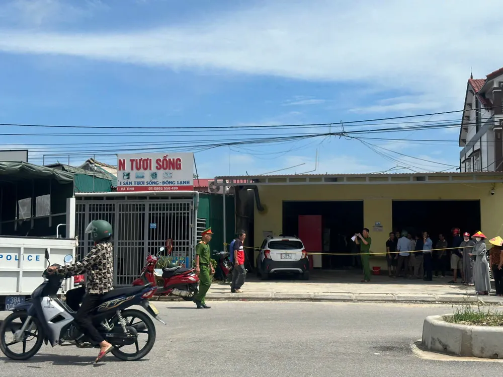 Lực lượng chức năng tiến hành điều tra làm rõ vụ việc z6953065379275_cdbc6fef9243a66d875ecb8b3f7e76f9.jpg