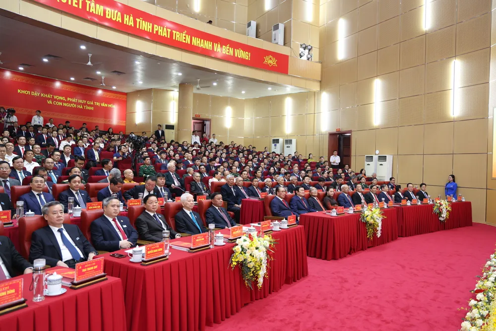Các đồng chí lãnh đạo, nguyên lãnh đạo Đảng, Nhà nước và đại biểu dự đại hội IMG_7650.JPG