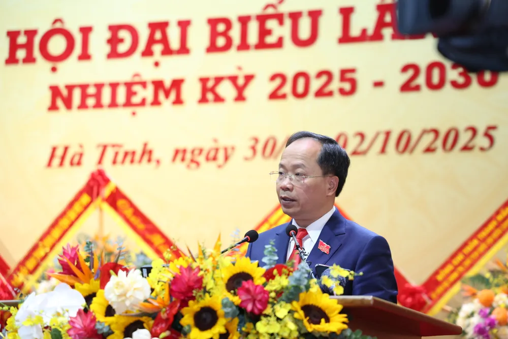 Đồng chí Nguyễn Duy Lâm, Bí thư Tỉnh ủy Hà Tĩnh, trình bày tóm tắt báo cáo chính trị IMG_7840.JPG