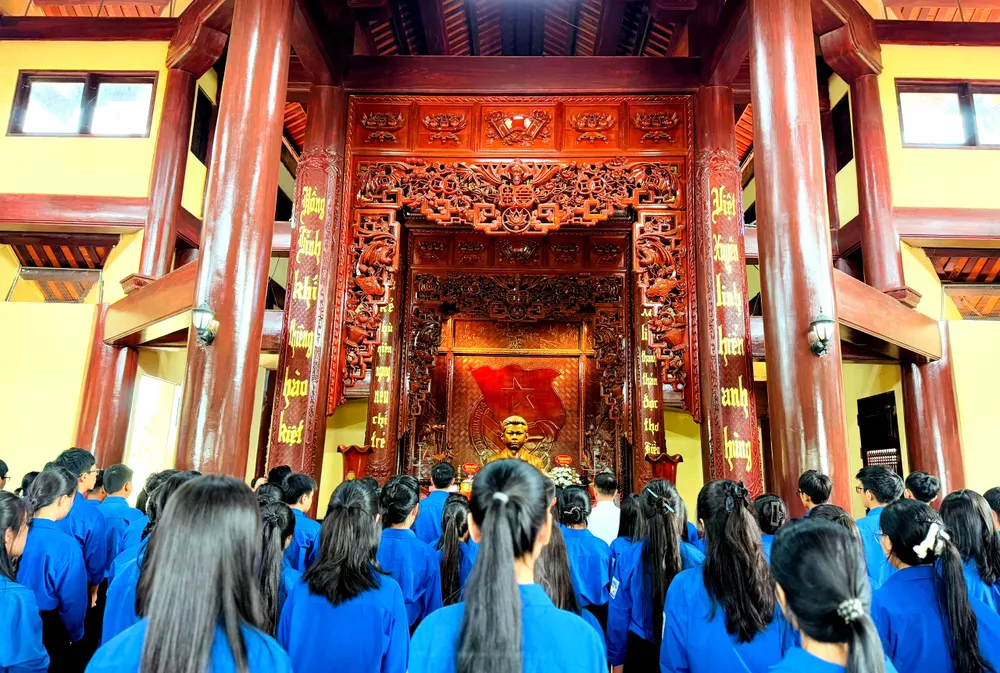 Tuổi trẻ tỉnh Hà Tĩnh thành kính dâng hương tưởng niệm Anh hùng liệt sĩ Lý Tự Trọng z7129034628500_8c6eed7f739404fbdc88de1c3c06afc4.jpg