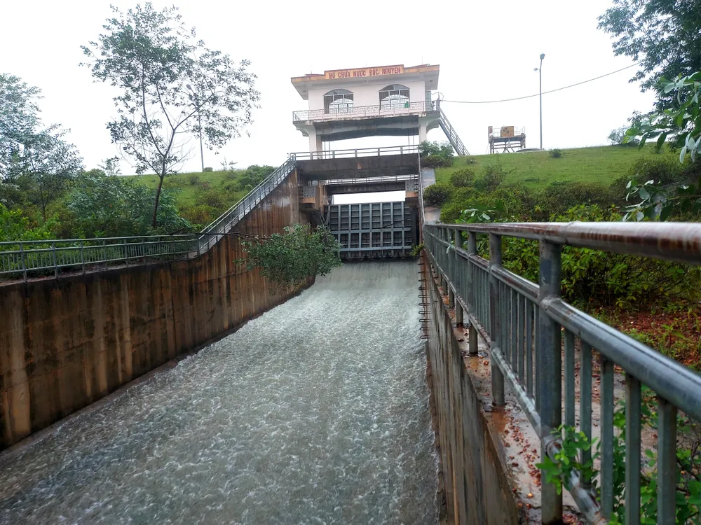 Điều tiết vận hành hồ chứa để chủ động ứng phó tình hình mưa lũ ở Hà Tĩnh 20231010-081835-7235.jpg