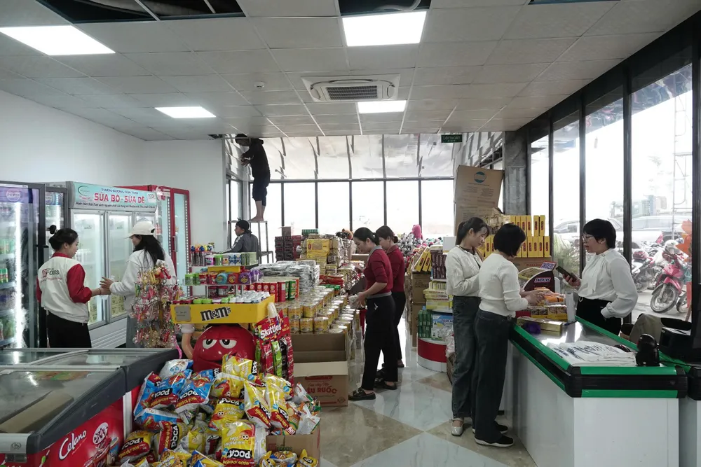 Kawasan jualan di hentian rehat z7298700115837_cb98fca7cd5491d900a464b722fa3947.jpg