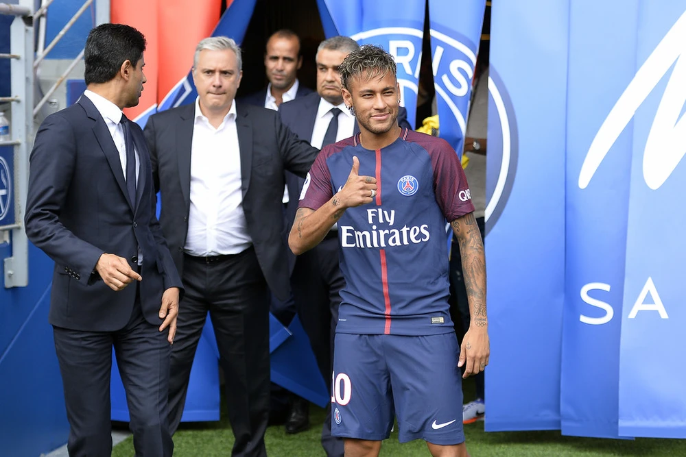 Neymar trong ngày ra mắt Paris SG