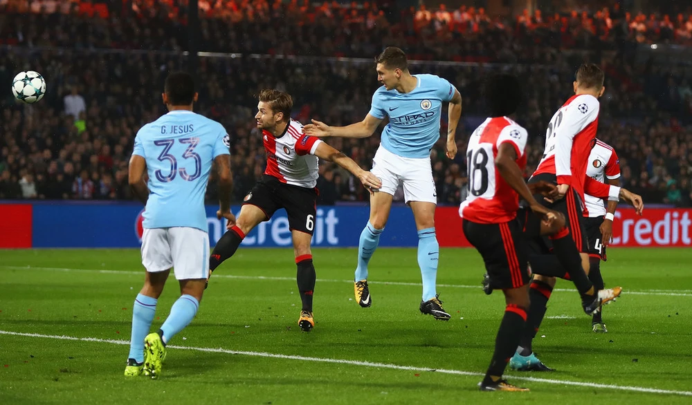 John Stones đánh đầu ghi bàn mở tỷ số cho Man.City. Ảnh: Getty Images 