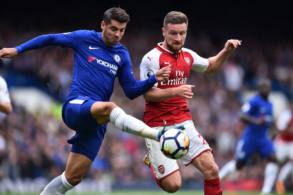 Alvaro Morata (trái) trong trận đối đầu Arsenal. Ảnh: Getty Images