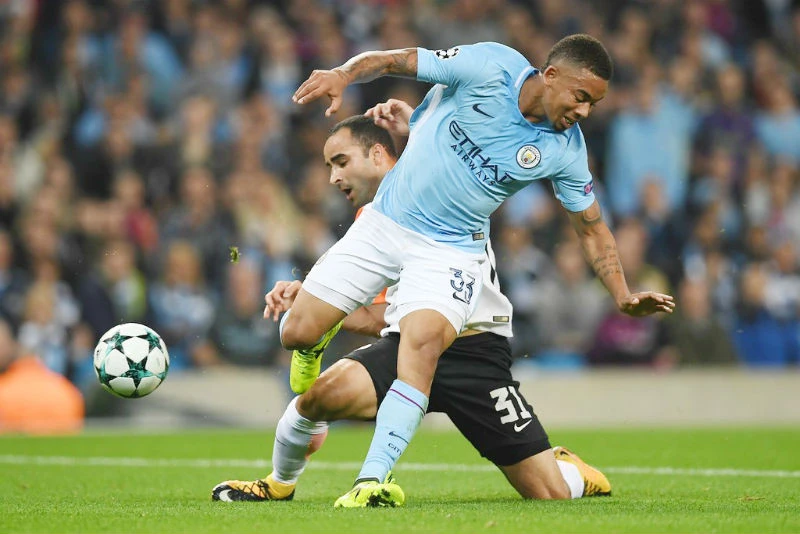 Gabriel Jesus (phải) cũng thật sự gây thất vọng trước Shakhtar Donetsk. Ảnh: Getty Images