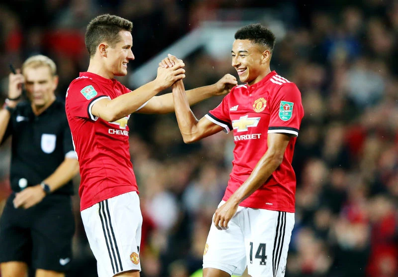 Ander Herrera (trái) hay Jesse Lingard lúc này đều phải kiên nhẫn chờ đợi cơ hội. Ảnh: Getty Images