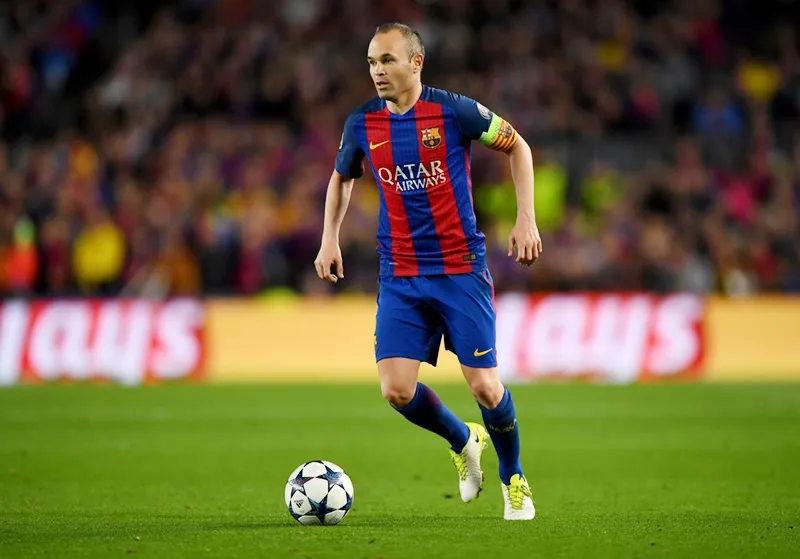 Andres Iniesta bị mỉa mai với việc lọt vào đội hình tiêu biểu. Ảnh: Getty Images