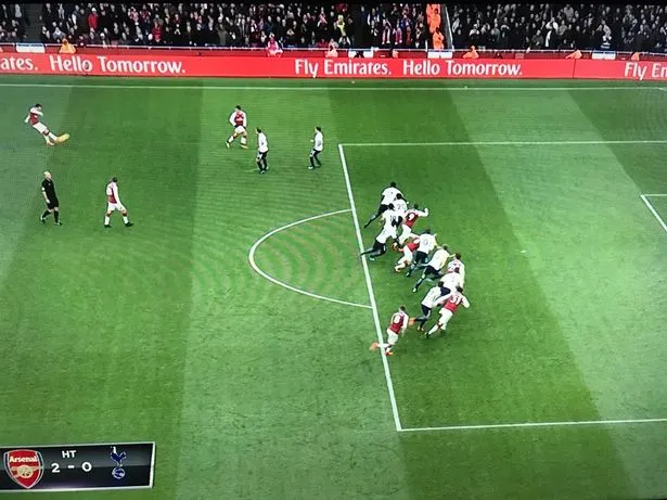 Arsenal - Tottenham 2-0: Khi trọng tài là nhân vật chính ảnh 1 Arsenal - Tottenham 2-0: Khi trọng tài là nhân vật chính ảnh 1