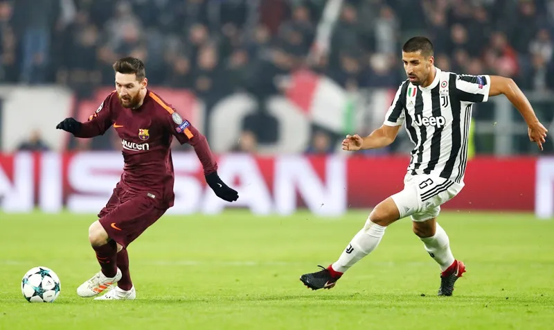 Messi (trái) vào sân hiệp hai vẫn không thể giúp Barca chiến thắng. Ảnh: Getty Images