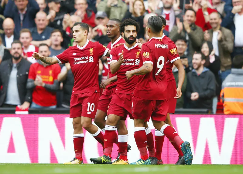 Từ trái sang, Philippe Coutinho, Mohamed Salah và Roberto Firmino mừng bàn thắng. Ảnh: Getty Images