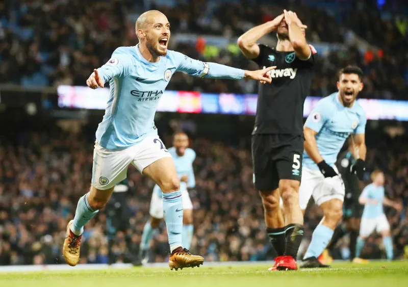 Đến lượt David Silva sắm vai người hùng với bàn thắng muộn. Ảnh: Getty Images