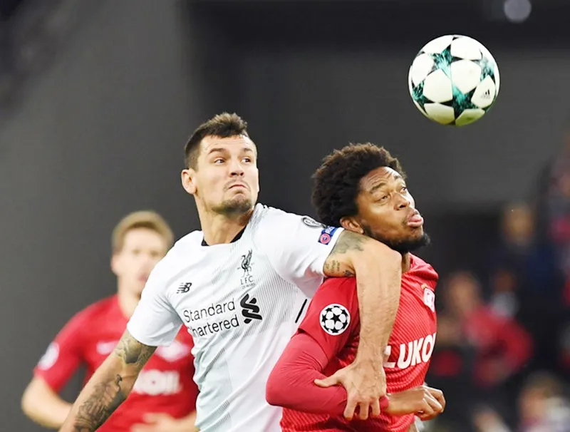 Hàng thủ Liverpool (trắng) lại gây lo âu khi đối đầu Spartak Moscow. Ảnh: Getty Images