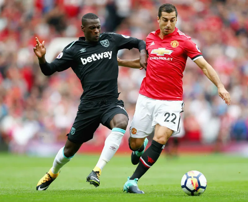 Henrikh Mkhitaryan (phải) phải đã tự kết thúc tương lai ở Man.United. Ảnh: Getty Images