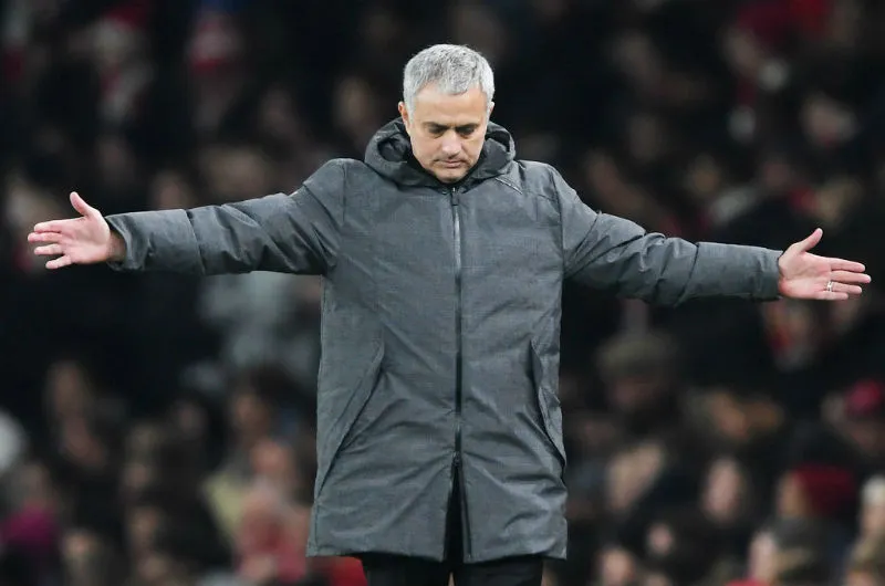 Không thành công với “màn tâm lý chiến”, HLV Jose Mourinho giờ đối mặt thêm án phạt. Ảnh: Getty Images