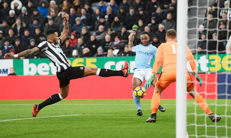 Tình huống Raheem Sterling ghi bàn duy nhất của trận đấu. Ảnh: Getty Images
