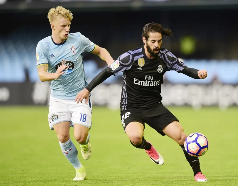 Real (đen) sẽ gặp khó khăn trước Celta. Ảnh: Getty Images