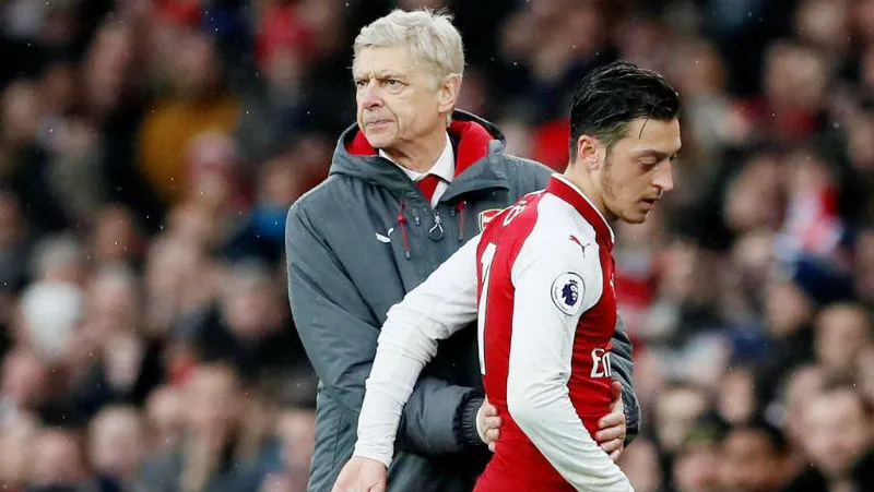 Arsene Wenger tự tin có thể giữ Mesut Oezil. Ảnh: Getty Images