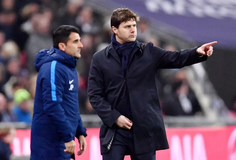 Mauricio Pochettino (phải) đang là một trong những nhà cầm quân được săn đón bật nhất. Ảnh: Getty Images