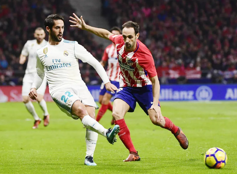 Isco (trái) hội đủ mọi phẩm chất mà HLV Pep Guardiola muốn có. Ảnh: Getty Images 