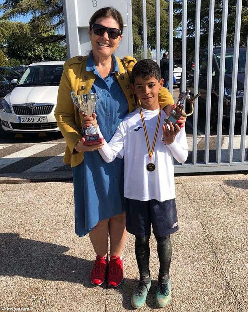 Chuyện của sao ngày 16-4: Pogba bị chỉ trích vì tái hiện Bàn tay của Chúa ảnh 2