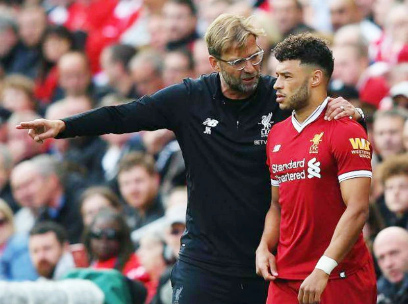 Qua tay Jurgen Klopp, Alex Oxlade-Chamberlain vụt sáng và đó là một ví dụ. Ảnh: Getty Images 