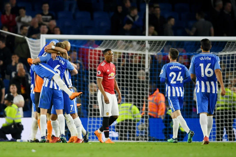 Anthony Martial (Man.United) thất vọng giữa niềm vui chiến thắng của Brighton. Ảnh: Getty Images 