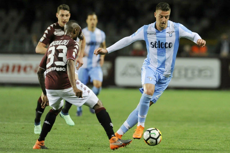 Sergej Milinkovic-Savic (phải) tỏa sáng trong màu áo Lazio. Ảnh: Getty Images 