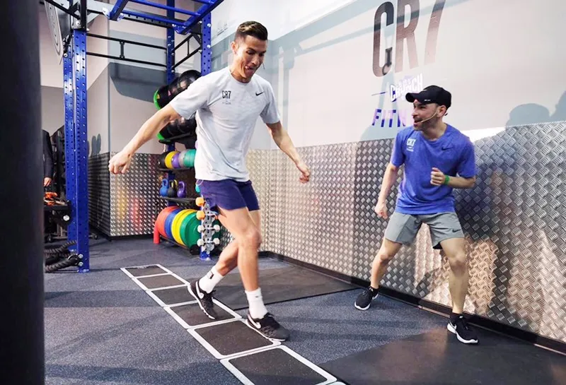 Phương pháp chữa trị chấn thương đặc biệt của Ronaldo ảnh 1