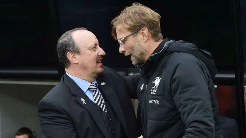 HLV Rafa Benitez (trái) hiểu rõ chất lượng của thầy trò Jurgen Klopp. Ảnh: Getty Images 