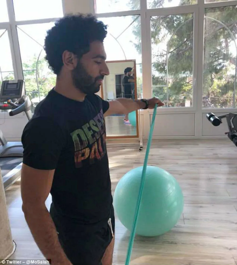 Mohamed Salah khoe tâm trạng khá tốt khi tập luyện.