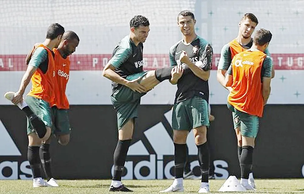 Cristiano Ronaldo truyền cảm hứng ngay cả trên sân tập ảnh 1 Cristiano Ronaldo truyền cảm hứng ngay cả trên sân tập ảnh 1
