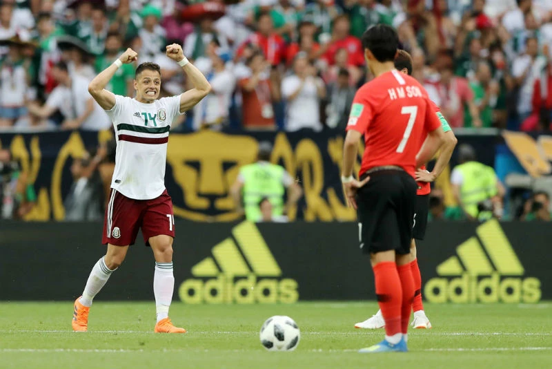 Javier Hernandez mừng bàn thắng thứ 50 cho tuyển Mexico. Ảnh: Getty Images