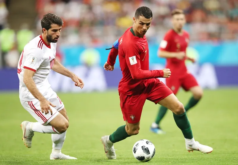 Ronaldo gặp vận đen trong trận đấu với Iran. Ảnh: Getty Images