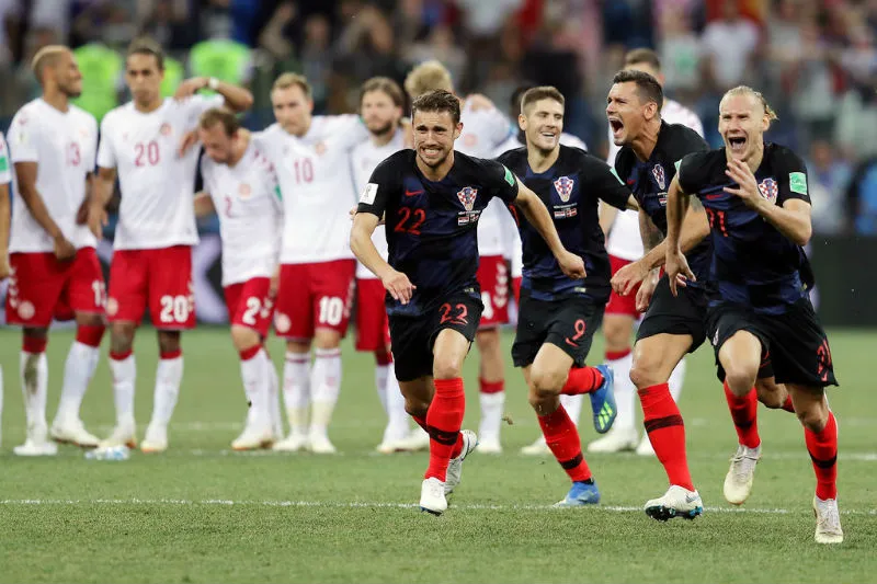 Cầu thủ Croatia phấn khich tột cùng sau chiến thắng kịch tính. Ảnh: Getty Images 