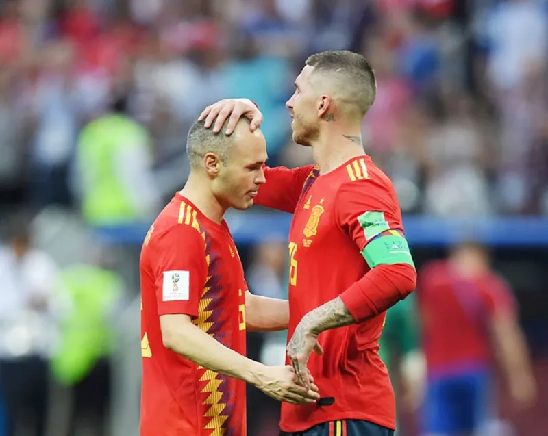 Iniesta chia tay đội tuyển, nhưng Ramos sẽ ở lại. Ảnh: Getty Images