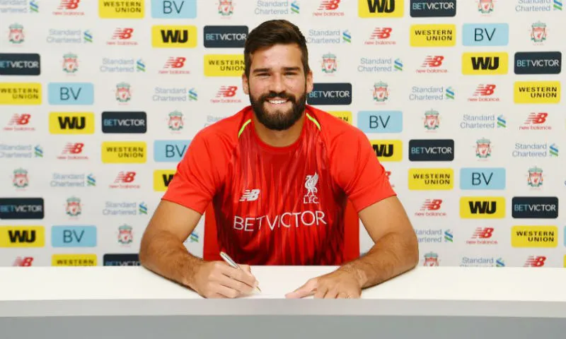 Alisson chính thức gia nhập Liverpoo. Ảnh: liverpoolfc.com