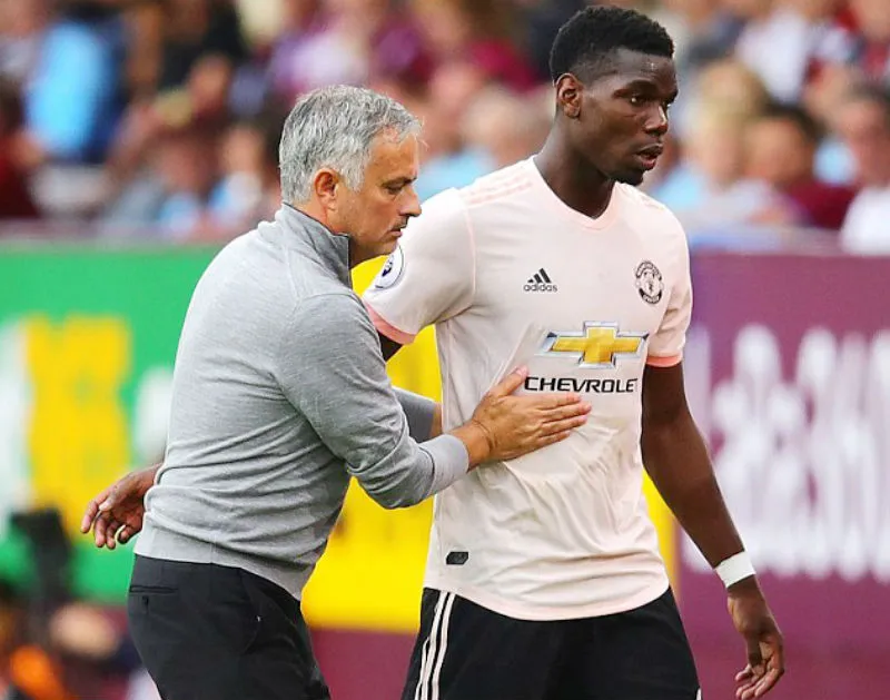 Paul Pogba (phải) và HLV Jose Mourinho đang cho thấy dấu hiệu tốt về mối quan hệ. Ảnh: Getty Images