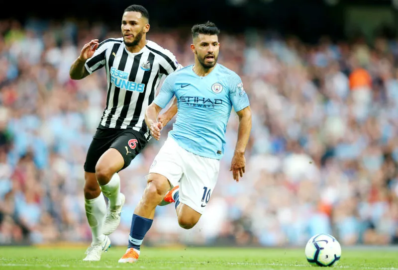 Sergio Aguero (phải) là 1 trong những cầu thủ Man.City năng nổ nhất trong mùa giải mới. Ảnh: Getty Images