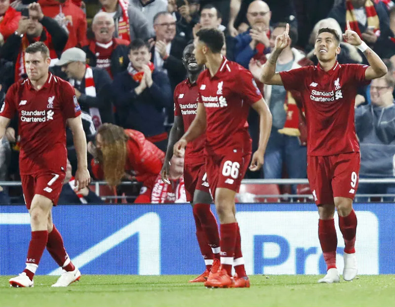 Roberto Firmino (phải) mừng bàn thắng quyết định phút cuối. Ảnh: Getty Images