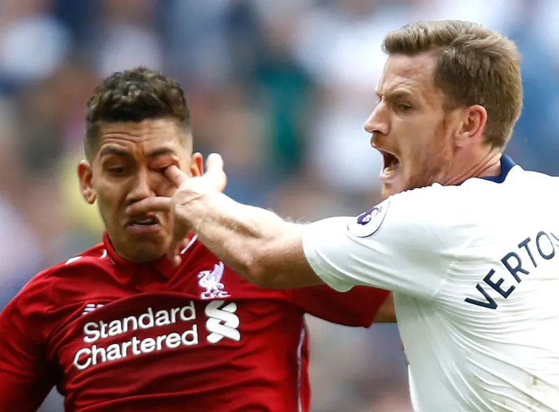 Hình ảnh về biến cố giữa Roberto Firmino và Jan Vertonghen. Ảnh: Getty Images 