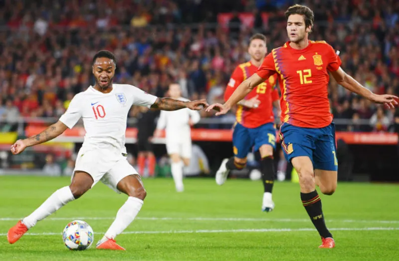 Raheem Sterling ung dung mở tỷ số để kết thúc cơn khô hạn bàn thắng trong 3 năm. Ảnh: Getty Images