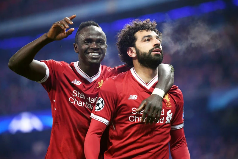 Sẽ là tai họa nếu Mohamed Salah (phải) và Sadio Mane cùng lúc vắng mặt. Ảnh: Getty Images 