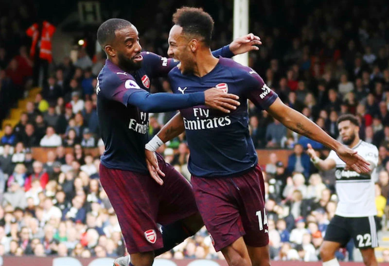 Alexandre Lacazette (trái) và Pierre-Emerick Aubameyang mừng bàn thắng. Ảnh: Getty Images 