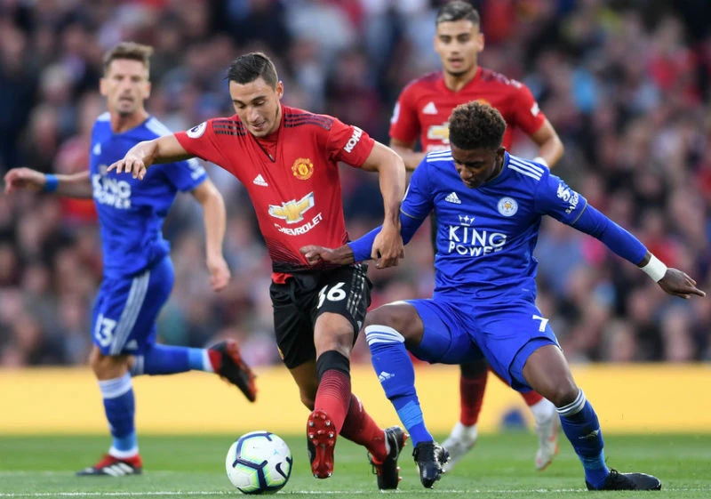 “Hàng thừa” Matteo Darmian (trái) liệu sẽ là trụ cột của Man.United trước Arsenal? Ảnh: Getty Images 