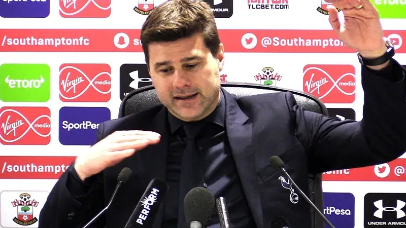 HLV Mauricio Pochettino ngày càng lộ rõ những dấu hiệu bất mãn. Ảnh: Getty Images 